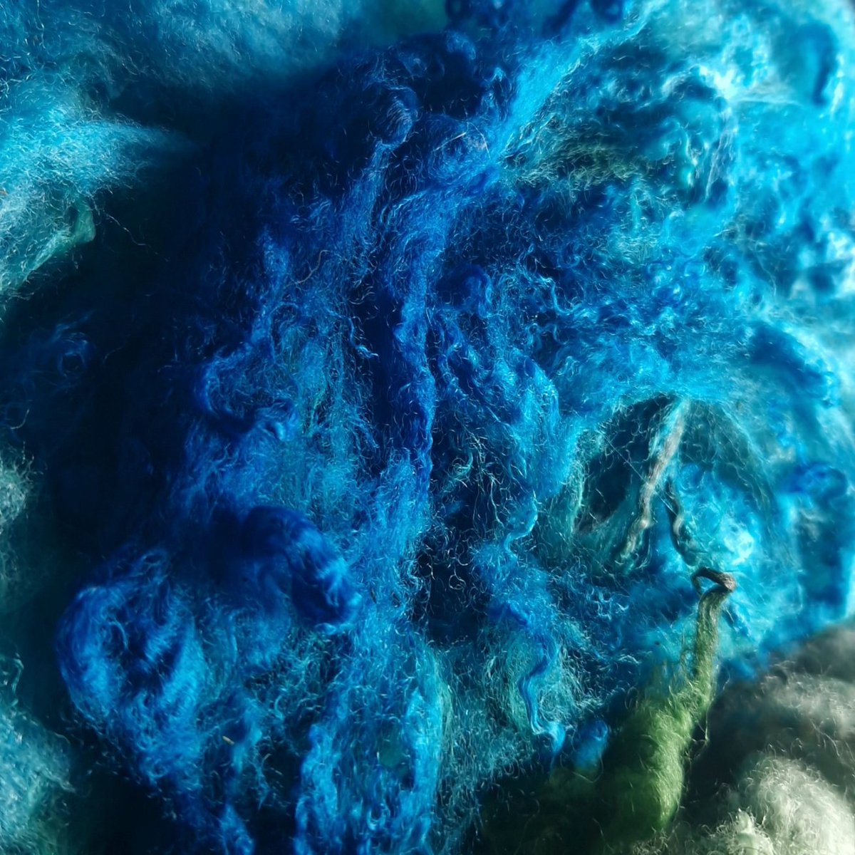theislaysheep's tweet photo. Dyeing fleece for #handspinning #artyarn - the #sea. Colours inspired by #seaglass found on the beach #islay https://t.co/kqbgxVBroe
