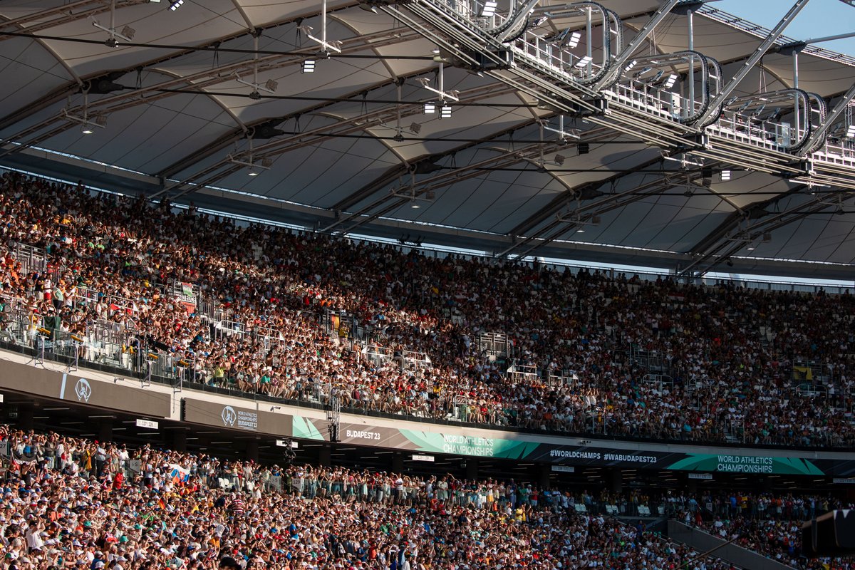 🔟📸 10 IMÁGENES ÚNICAS DEL ESTADIO DE #Budapest2023

GALERÍA COMPLETA ➡️ soycorredor.es/10-imagenes-un…

Los mejores detalles del estadio donde se disputa el Campeonato del Mundo de Budapest, construido para la ocasión y que puede congregar a 36.000 espectadores. 

Fotos: <a href="/Meumann/">Daniel Meumann</a> /