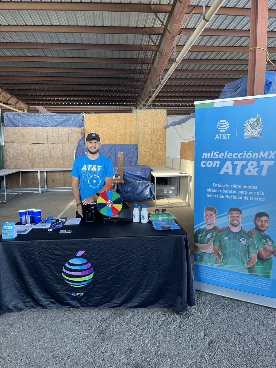 My guy Hugo and I are out here at the Henderson Flea Market in Fort Worth connecting customers in our community to Fiber solutions to meet their needs and promoting our latest #Conexión gift with purchase! #attstadium #MexicovsAustraila 🇲🇽⚽️🇦🇺 @NTX_AprilR @dbustamante1210