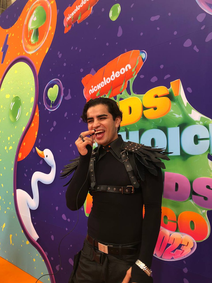 PlutoTVMX's tweet photo. ¡#AaronMercury ya llegó a los #KCAMexico! ¿Qué quieren que le pregunte? 😏 https://t.co/w571L7io0v