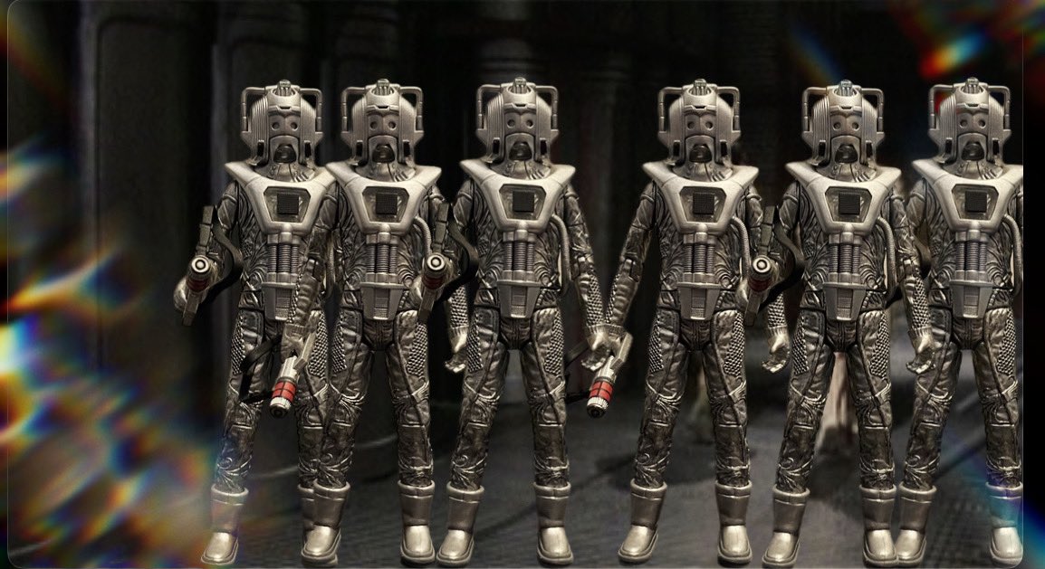 JR1991JR's tweet image. DOCTOR: When did you last have the pleasure of smelling a flower, watching a sunset, eating a well-prepared meal?  CYBER LEADER: These things are irrelevant! 

#DoctorWho #Earthshock #80s