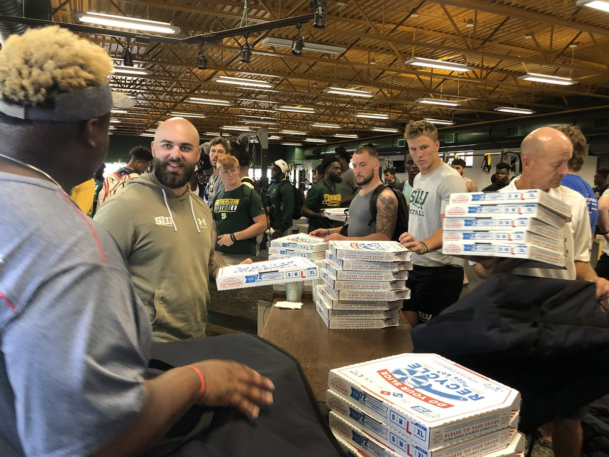 Coach_Scelfo's tweet photo. Thanks to Rog and Steph Mueller from Domino’s for feeding the Lions!! #OurTeamOurTown #LionForLife https://t.co/rgqOW5ROG8