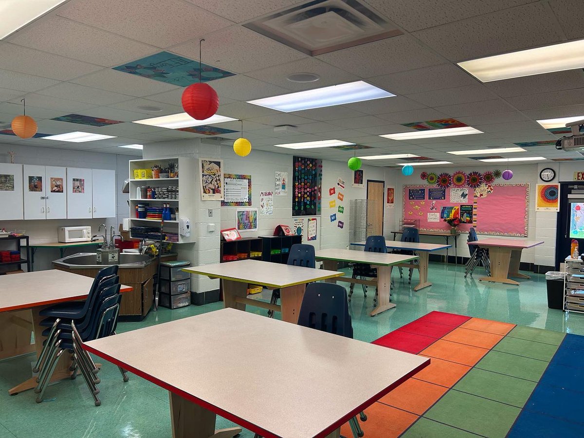 MsGuy_art's tweet photo. The art room is all set for little artists on Monday!😊❤️🎨 https://t.co/7X5kNvnT0c