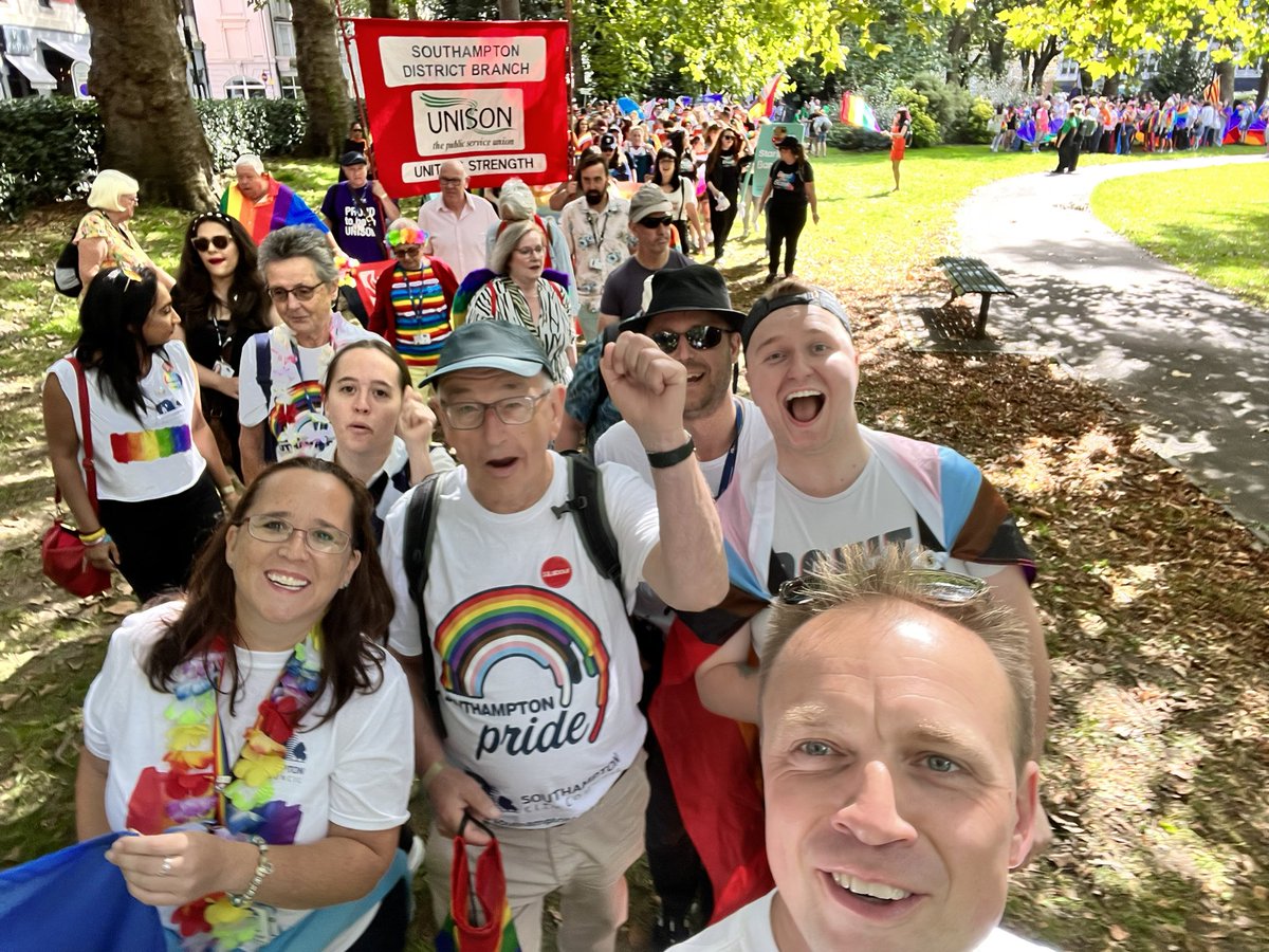 darrenpaffey's tweet photo. Thousands came together for a brilliant #SouthamptonPride! Great celebration of our more inclusive society, but also a protest as there’s needless discrimination we still need to fight. 

🏳️‍🌈Southampton - you did everyone proud at Pride, and showed what a great city this is!🏳️‍⚧️ https://t.co/gRGDDnIW6L