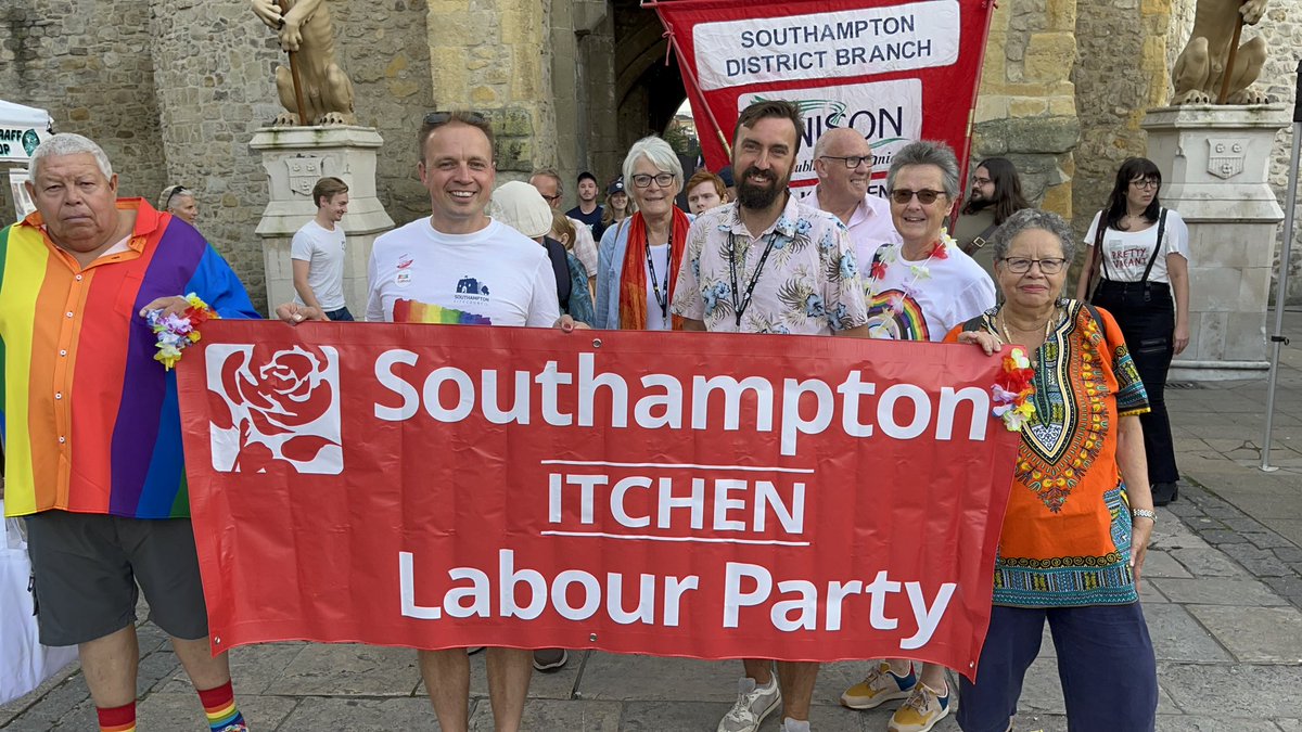 darrenpaffey's tweet photo. Thousands came together for a brilliant #SouthamptonPride! Great celebration of our more inclusive society, but also a protest as there’s needless discrimination we still need to fight. 

🏳️‍🌈Southampton - you did everyone proud at Pride, and showed what a great city this is!🏳️‍⚧️ https://t.co/gRGDDnIW6L