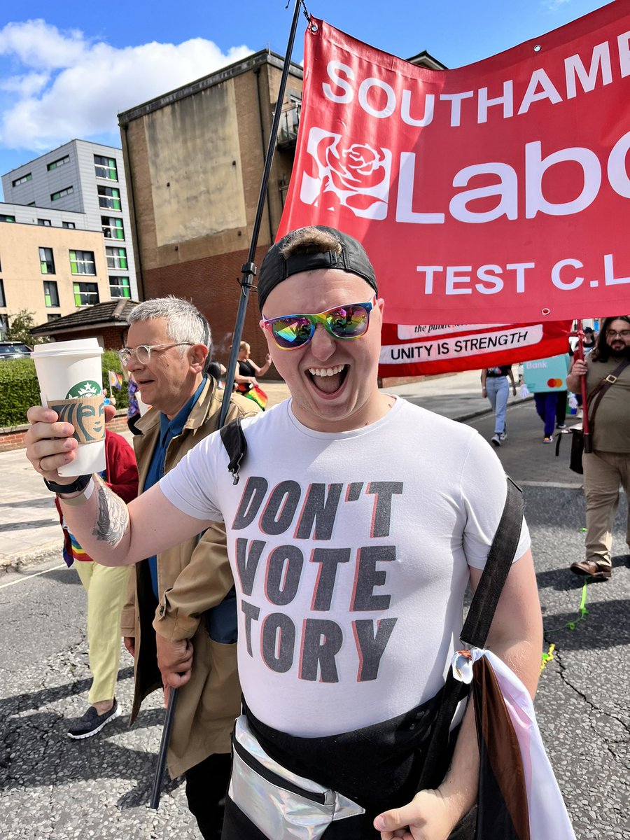 darrenpaffey's tweet photo. Thousands came together for a brilliant #SouthamptonPride! Great celebration of our more inclusive society, but also a protest as there’s needless discrimination we still need to fight. 

🏳️‍🌈Southampton - you did everyone proud at Pride, and showed what a great city this is!🏳️‍⚧️ https://t.co/gRGDDnIW6L