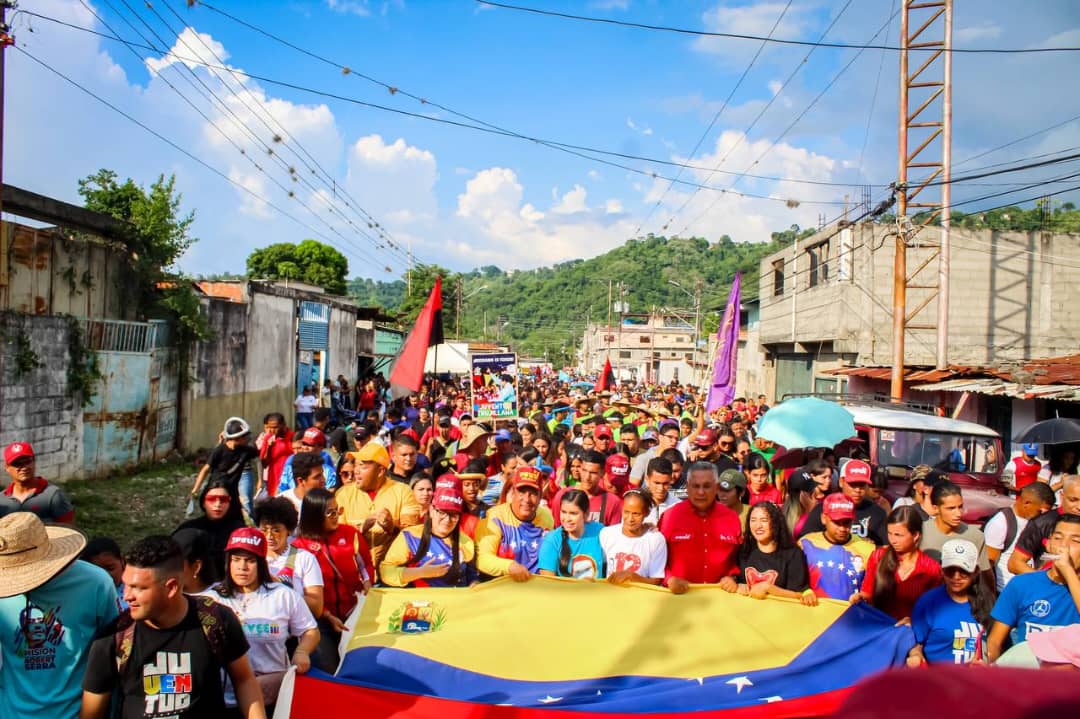 La juventud consciente y patriota salió a recorrer las calles de Valera en el estado Trujillo para demostrar su compromiso con Venezuela. ¡Cuenten conmigo para seguir construyendo el futuro de oportunidades, bienestar y crecimiento!