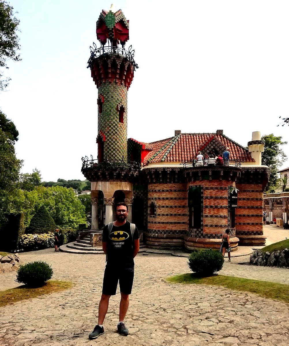 RicardoDoming's tweet photo. Ahora me toca a mí ser turista | Ora tocca a me fare il turista | Now it's my turn to be tourist. El Capricho de Gaudí #Comillas #Cantabria https://t.co/Th5Zh14Fu6