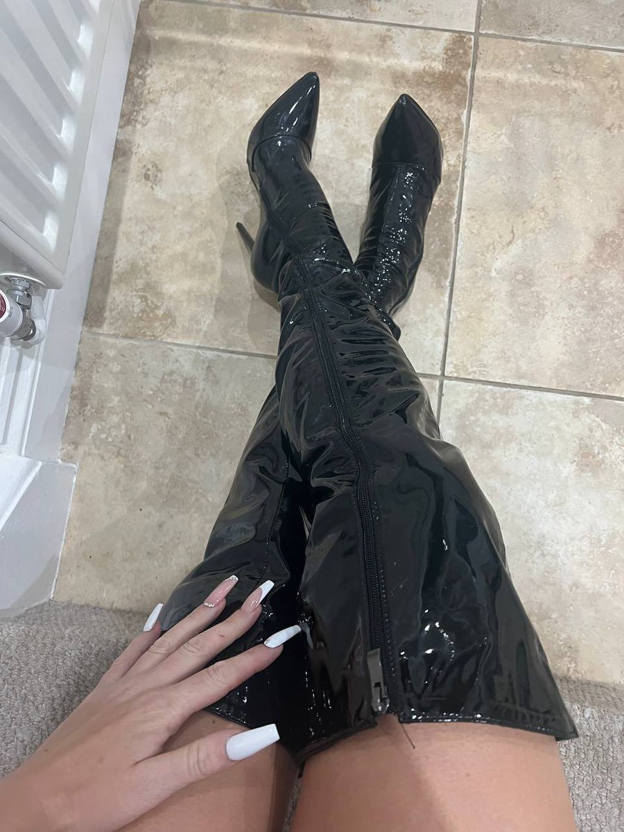 MissMelodyMay's tweet photo. Sending to My boots in your sex life now https://t.co/OnHhFPJuLG