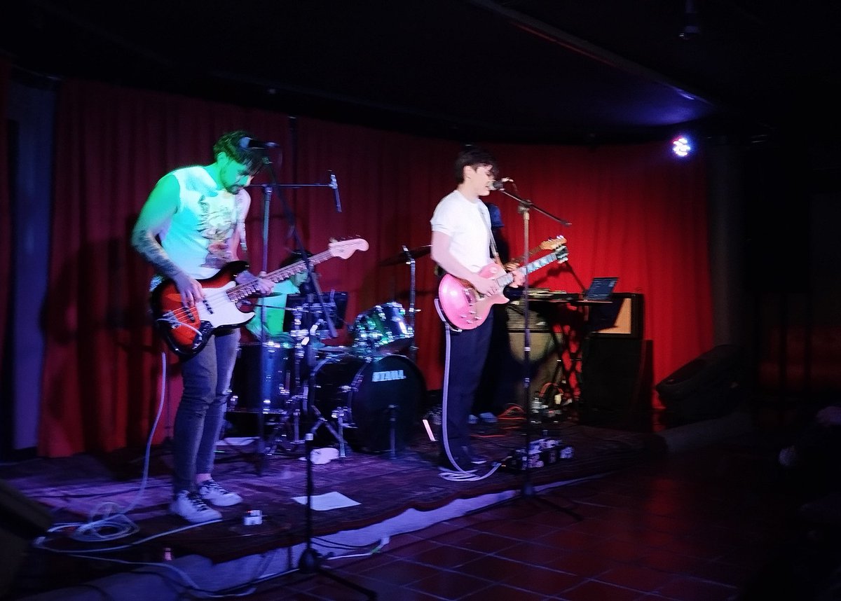 Que lindo escucharles en vivo 💖 <a href="/mardeginebra/">Mar De Ginebra</a> (⁠｡⁠･⁠ω⁠･⁠｡⁠)⁠ﾉ⁠♡