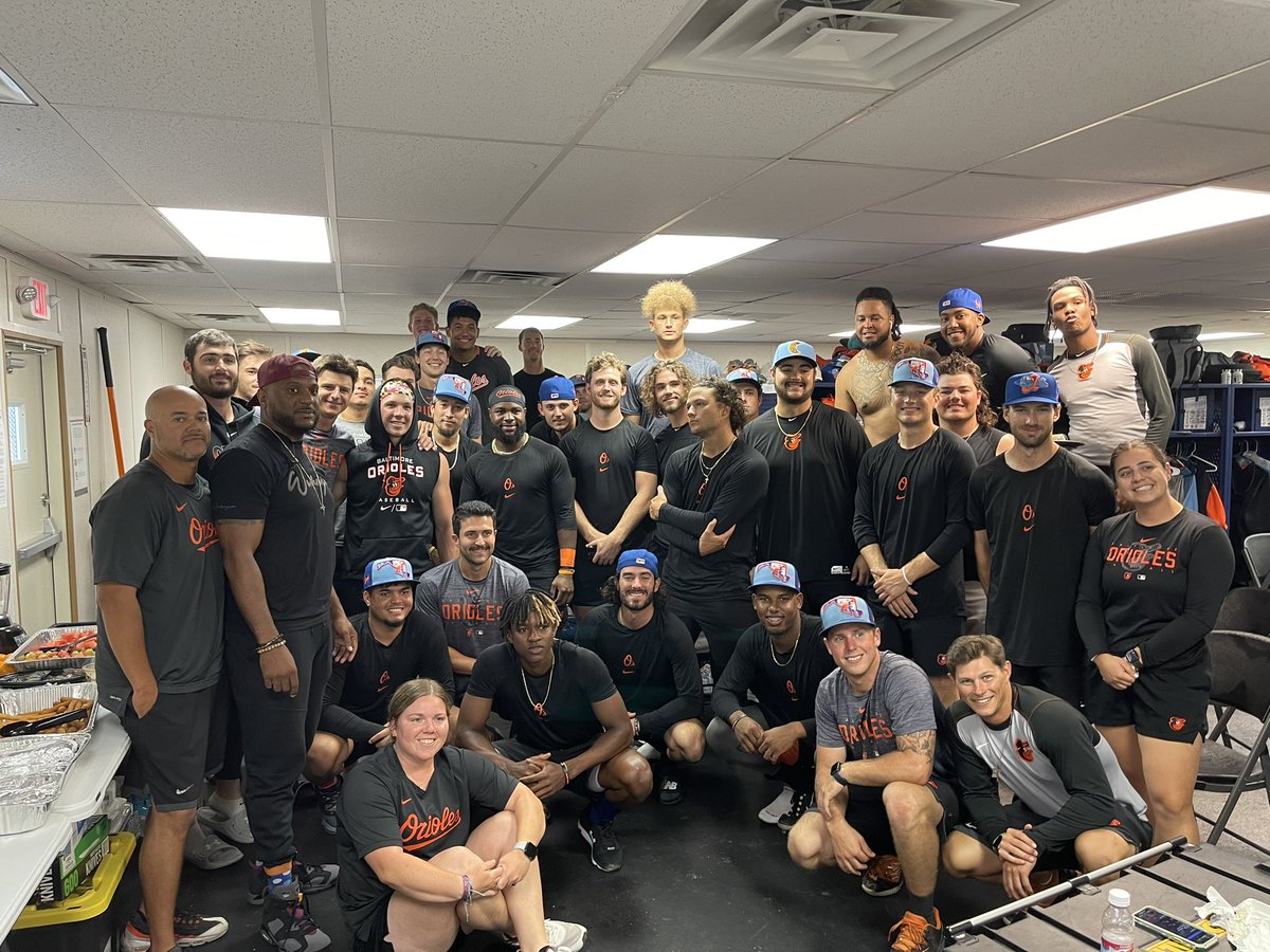 Big thanks to <a href="/ChiefThePoet/">Michael J. Peterson</a> for performing for the <a href="/IronBirds/">Aberdeen IronBirds</a> last night.  Powerful words about dealing with adversity, mental game and focusing on the process.   <a href="/OsPlayerDev/">Orioles Player Development</a> <a href="/masnSteve/">Steve Melewski</a>