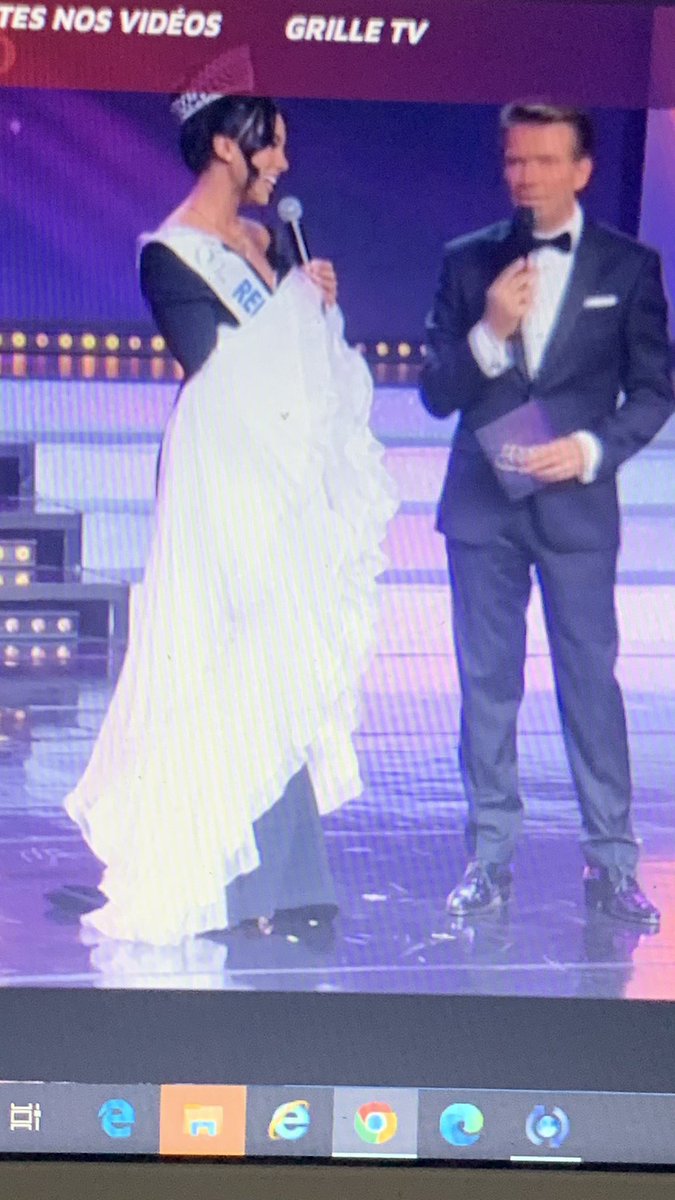 YP9999999999999's tweet photo. Reconversion dans un couvant ? Car li nena Lo vêtement  
#MissReunion https://t.co/bERxMNFbhu