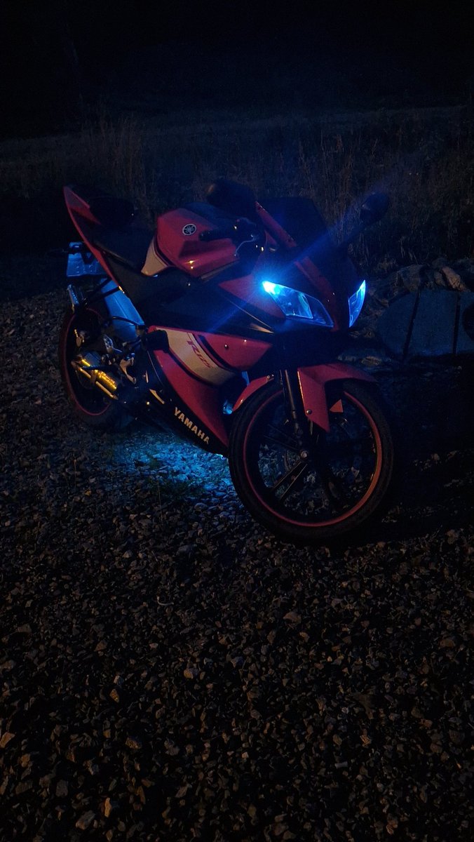 N1ghtsu's tweet photo. How we looking❤️💙🚔 @yamaha https://t.co/d8D65txroM