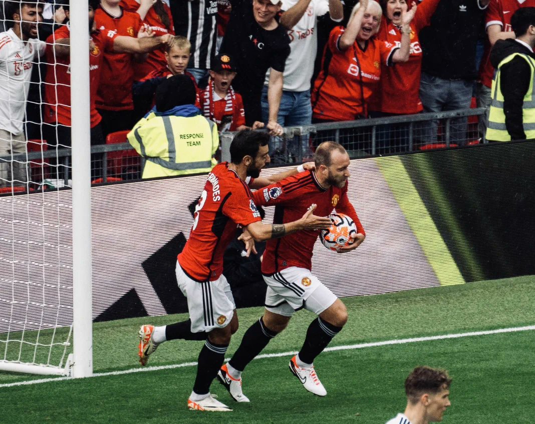 StatmanDave's tweet photo. Christian Eriksenโs game by numbers vs. Nottingham Forest:
81% pass accuracy
70 touches
4 crosses
2 key passes
1 shot
1 goal
Started the comeback. ๐ซ https://t.co/tt8pYkw4Uv