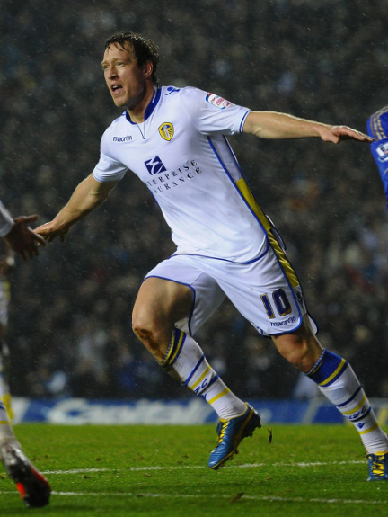 JRCooper26's tweet photo. Joel Piroe is the first player to score for Leeds United whose surname ends in two vowels since Luciano Becchio in January 2013 against Birmingham. Only 85 to go to catch Becchio's total. #lufc https://t.co/PSZjQafhM2