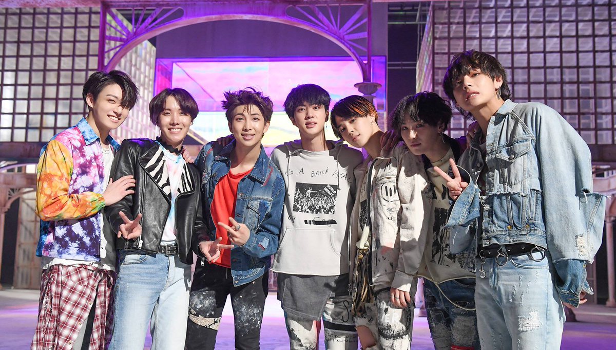 charts_k's tweet photo. "FAKE LOVE" has surpassed 700 million streams on Spotify, @BTS_twt's 6th song to achieve this! https://t.co/I6dQwwzd4s