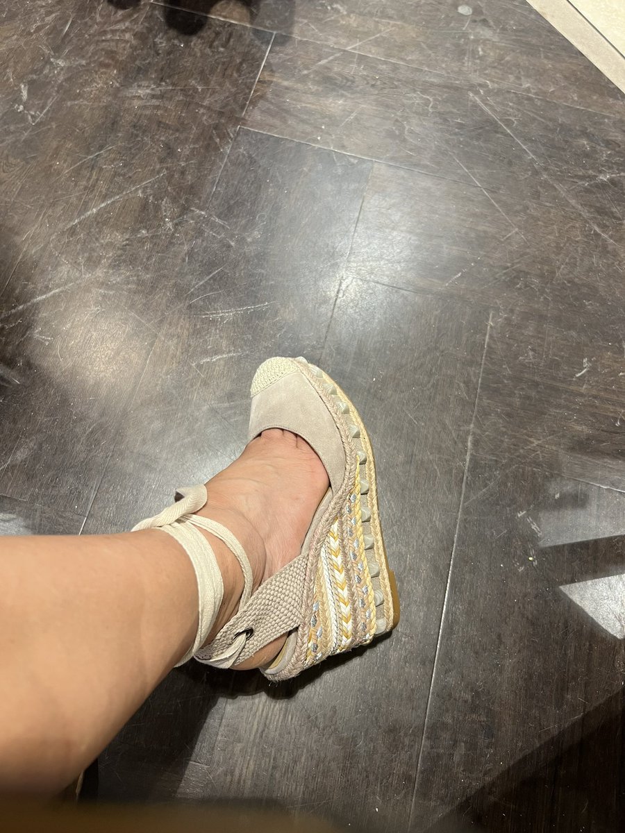 AuthenticDiana's tweet photo. These wedges have stolen my heart! π Canβt stop thinking about them. If anyone wants to make my day, these beauties would be the perfect gift. ππ #WedgeObsession #ShoeLove #PayPig https://t.co/8kLxZOu6VG