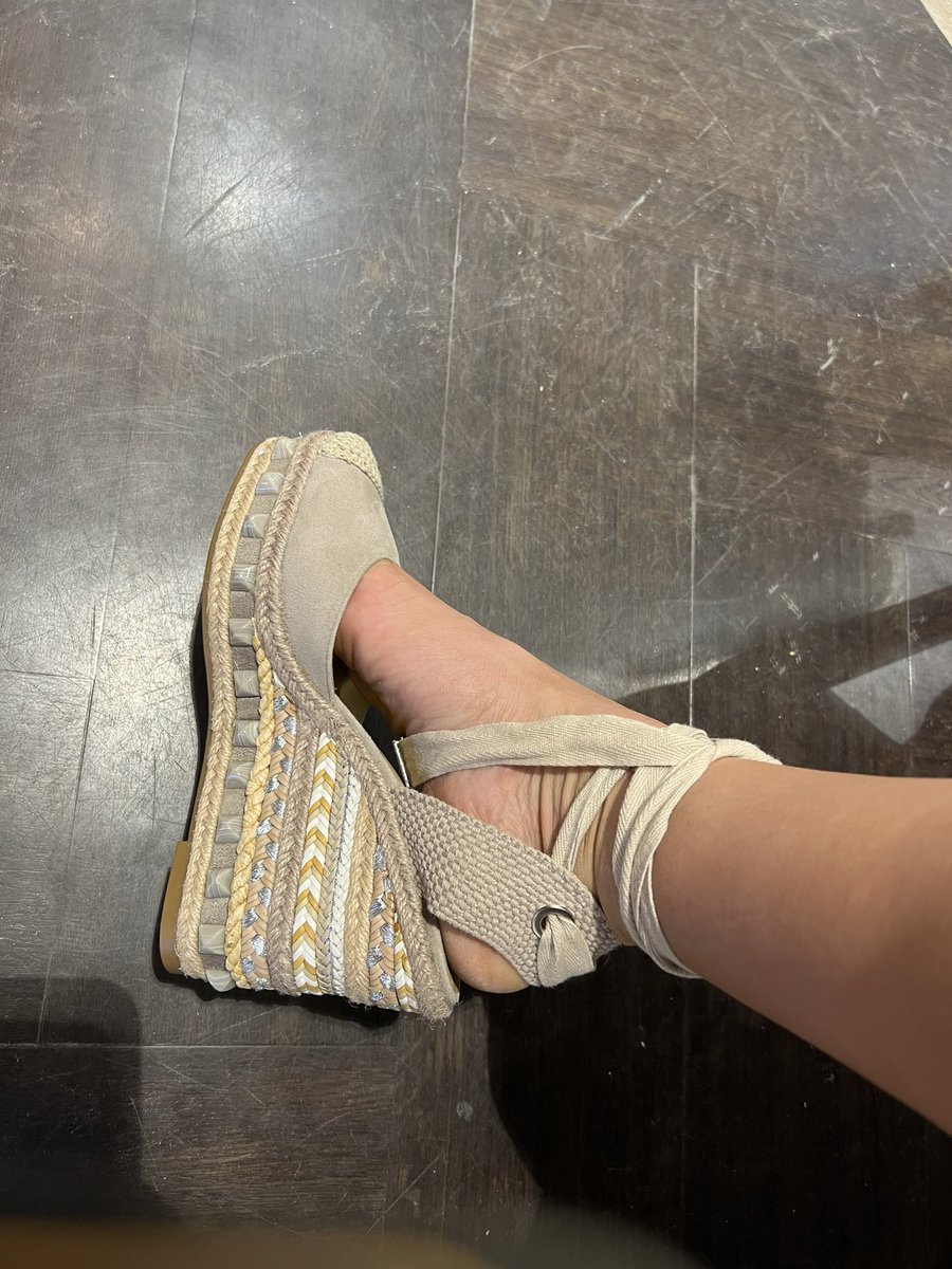 AuthenticDiana's tweet photo. These wedges have stolen my heart! π Canβt stop thinking about them. If anyone wants to make my day, these beauties would be the perfect gift. ππ #WedgeObsession #ShoeLove #PayPig https://t.co/8kLxZOu6VG