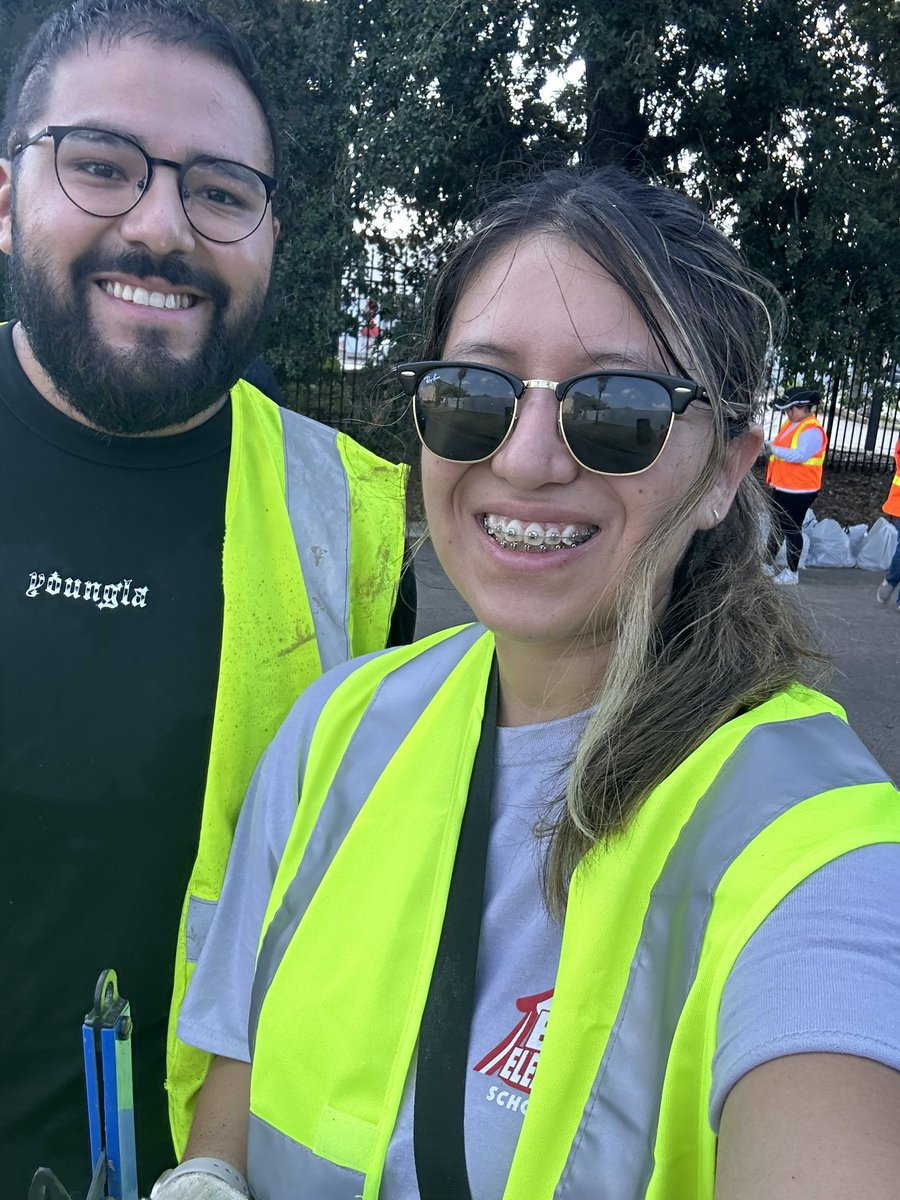 MissAnaGonzalez's tweet photo. Community clean up this morning @HoustonTX ! It was awesome to see everyone helping out the @AliefISD community 🌍 #OneCleanHouston #WeAreAlief #AliefProud https://t.co/EOgaoKrzbb