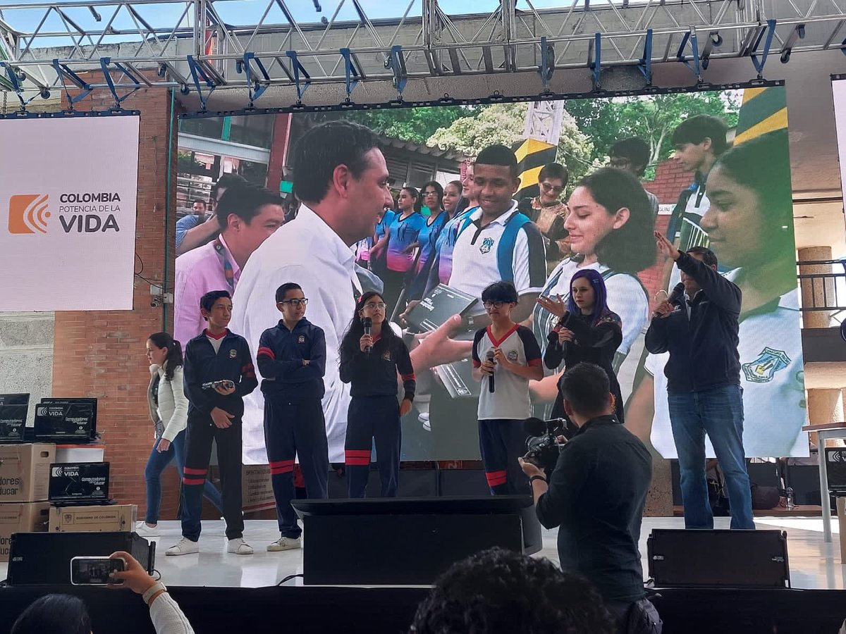 comunidadUPN's tweet photo. #Hoy la #UPN participa en evento del programa 1,2,3xTIC del @Ministerio_TIC, el cual busca promover y fortalecer las competencias digitales en las comunidades educativas del país y crear conciencia de seguridad en línea y bienestar emocional en el entorno virtual. https://t.co/DCMT2H73eO