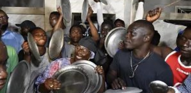 senetoile's tweet image. Après l'interdiction de leur marche à Ziguinchor: FRAPP organise un concert de casseroles aujourd'hui #Ziguinchor #abusdepouvoir #Frapp tinyurl.com/286dyvyu