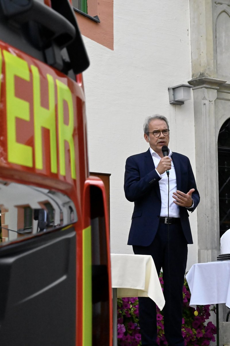 TMIKThueringen's tweet photo. Gestern besuchte Innenminister @GeorgMaier8 den Landkreis Altenburger Land. Hier übergab er zwei Löschgruppenfahrzeuge 20 (#LF20KatS), die bei den Feuerwehren #Ponitz und #Rositz stationiert sind. https://t.co/eFTSKoK2cF
