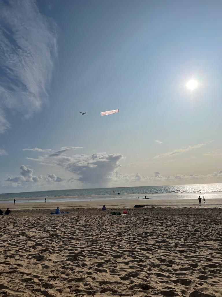 kreesofficiel's tweet photo. Bon vol à David qui sillonne actuellement les côtes vendéennes. 
Photo ci dessus au niveau de Notre Dame de Monts à proximité de Noirmoutier
Tous ensemble pour la 
#Destitution https://t.co/3lnNBhiaat