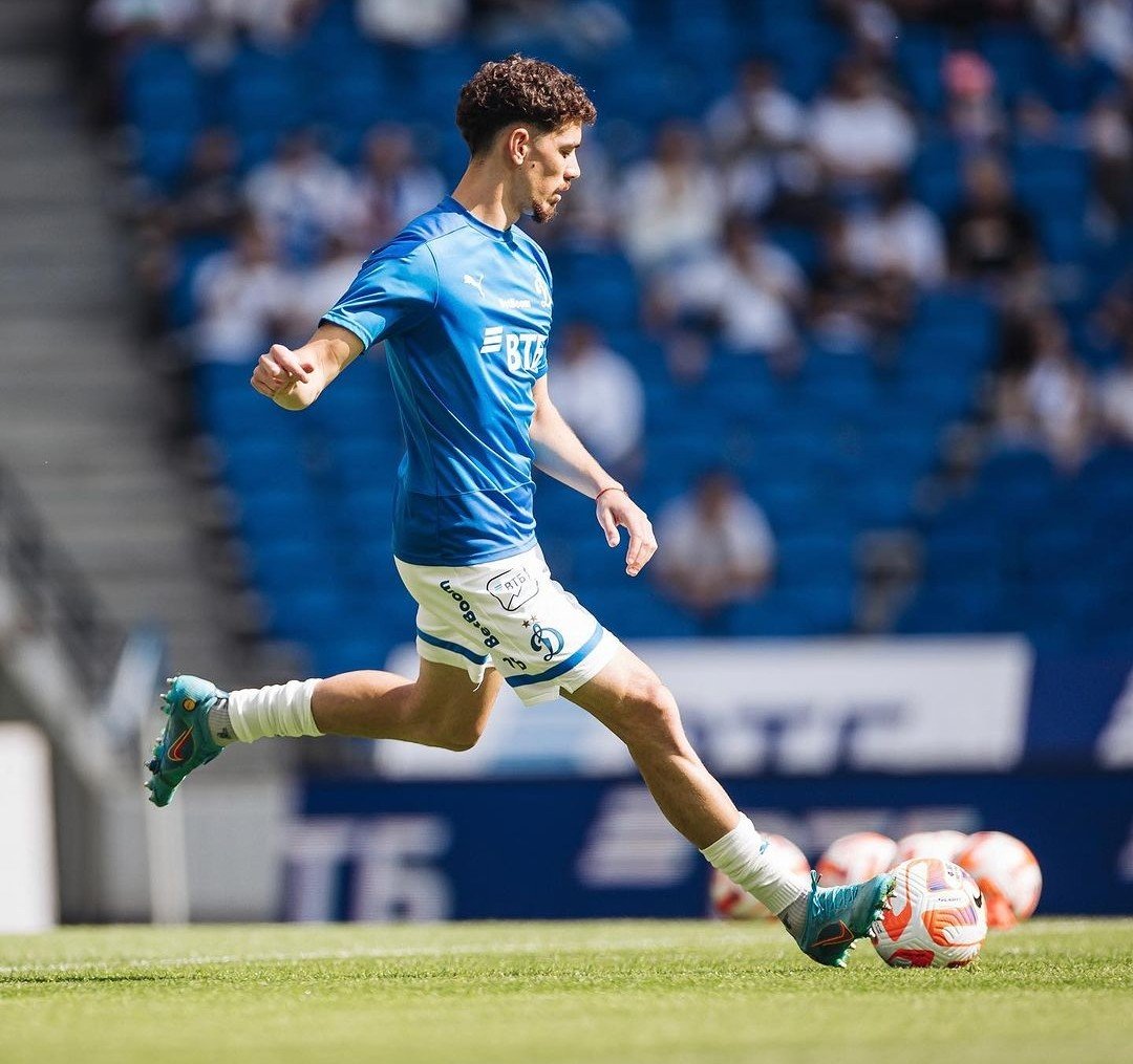 UyPorElMundo's tweet photo. 🇷🇺 Dynamo Moscow empató 2 a 2 contra Rubin Kazan.

🇺🇾 Contó con la presencia de Diego Laxalt (30) de correcto partido y Nicolás Marichal (22) con un partido para el olvido.
El uruguayo cometió un penal al 45' y fue expulsado al 56' ❗🟥 https://t.co/Ki7hOLsppZ