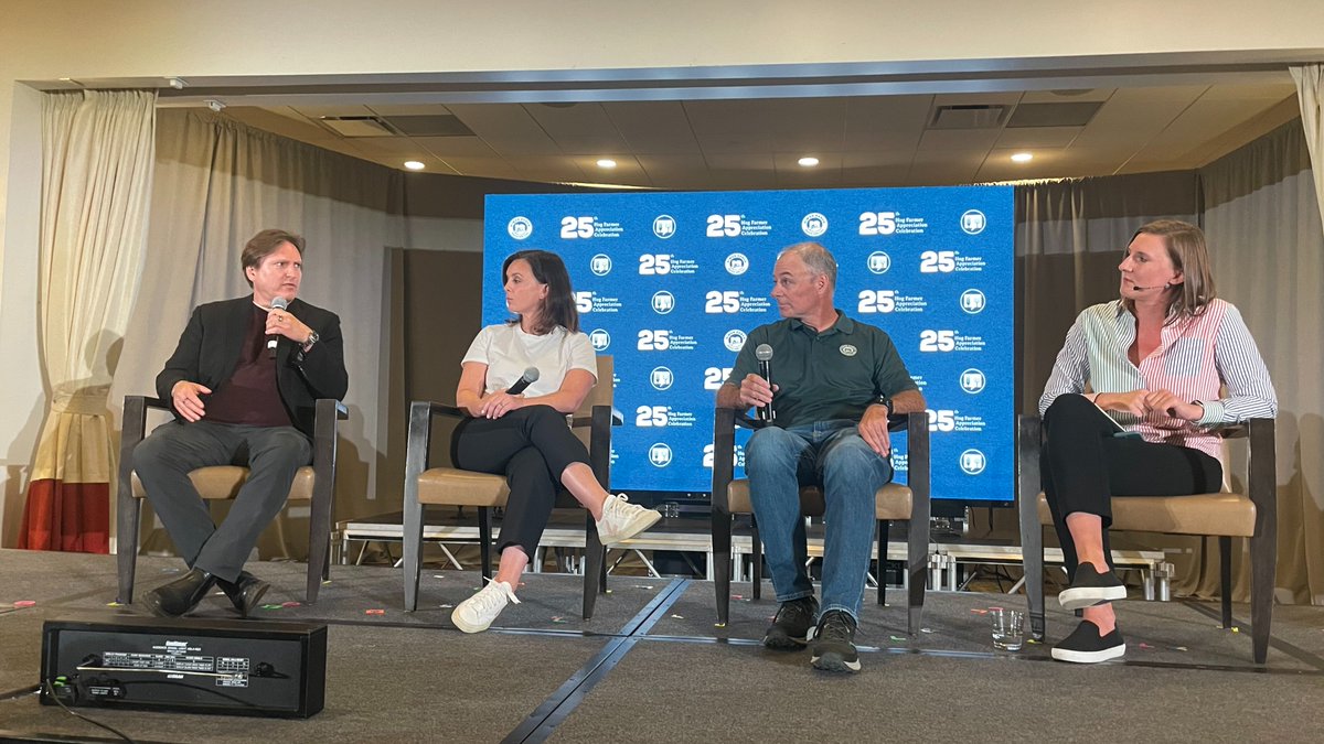 foodtank's tweet photo. "You can't fight the future. As we learn more about animals ... people are factoring that into their decisions about the products they want to consume," says Chris Green of @AnimalLawHLS about the support for Prop 12.

#HogFarmerCelebration https://t.co/iT19HOLJvI