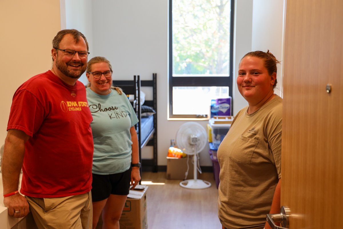 PanthersECC's tweet photo. Move-In Weekend continues! It's great to see our returning students and their families again! Welcome back and we hope you continue to have a great time at Ellsworth! 😁👍

#ExperienceEllsworth #CreateYourExperience #MoveInWeekend https://t.co/CqVXMyY196