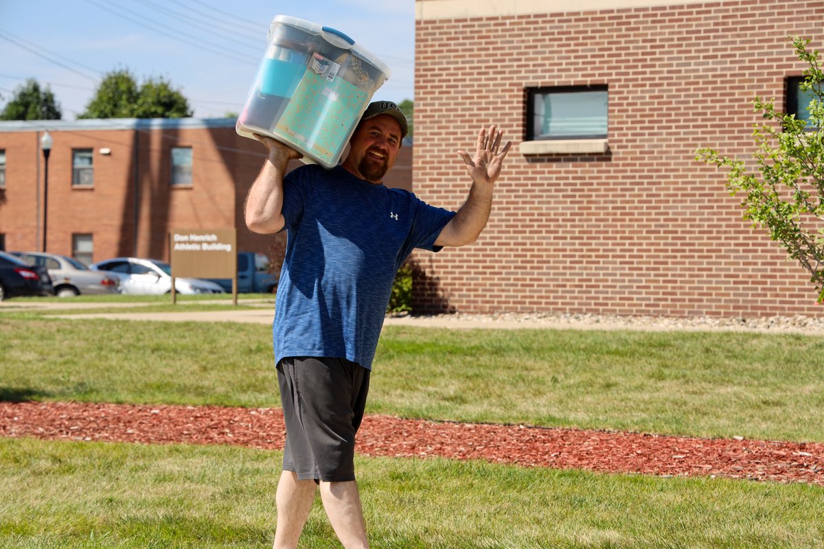 PanthersECC's tweet photo. Move-In Weekend continues! It's great to see our returning students and their families again! Welcome back and we hope you continue to have a great time at Ellsworth! 😁👍

#ExperienceEllsworth #CreateYourExperience #MoveInWeekend https://t.co/CqVXMyY196