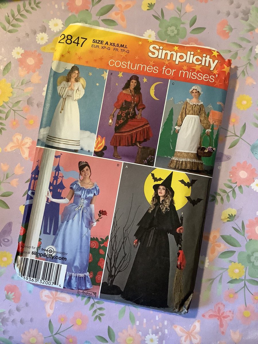 WatsonsVintage's tweet image. A FABULOUS Plus Size Uncut Ladies Costume Sewing Pattern etsy.com/listing/129020… #Simplicity #UncutPattern #CostumePattern #AngelCostume #WitchCostume #PlusSizePattern #PrincessDressPattern