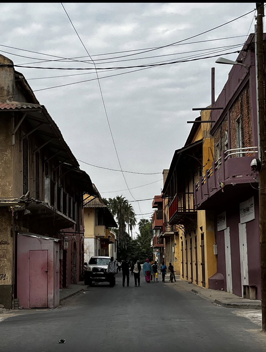 angiebell1804's tweet photo. Pic 1 - St Louis, Senegal
Pic 2 - Cap-Haitien 

Depi yè moun yo ap pale Wolòf avè m. Yo panse m se Senegalè 😩 

Nou vrèman oblije apran plis de youn lòt. 
#Africa #Ayiti #CulturalExchange https://t.co/S7SVPxdpFi