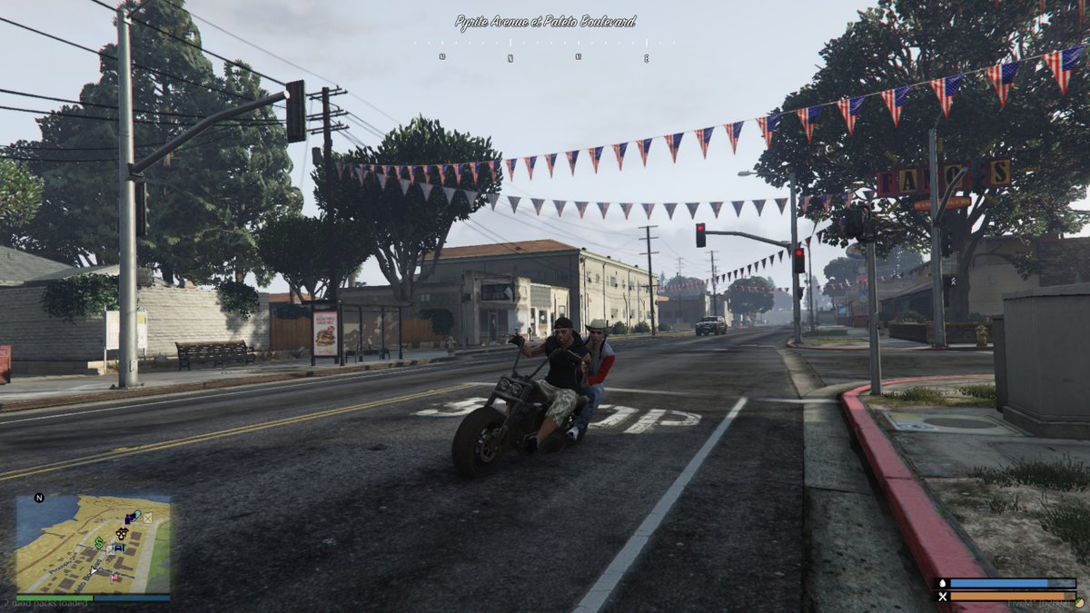 Bluelyne2's tweet image. 21 juin c'est l'été! David m'emmène en balade en moto "Tu veux aller où Amanda?" "Au phare" On discute des bons moments passés et de ce qui nous manque parfois! On descend en ville "T'as encore ton masque Amanda?" "Oui on fait une supérette?" 😂 "T'es vraiment mon bro David" 💙