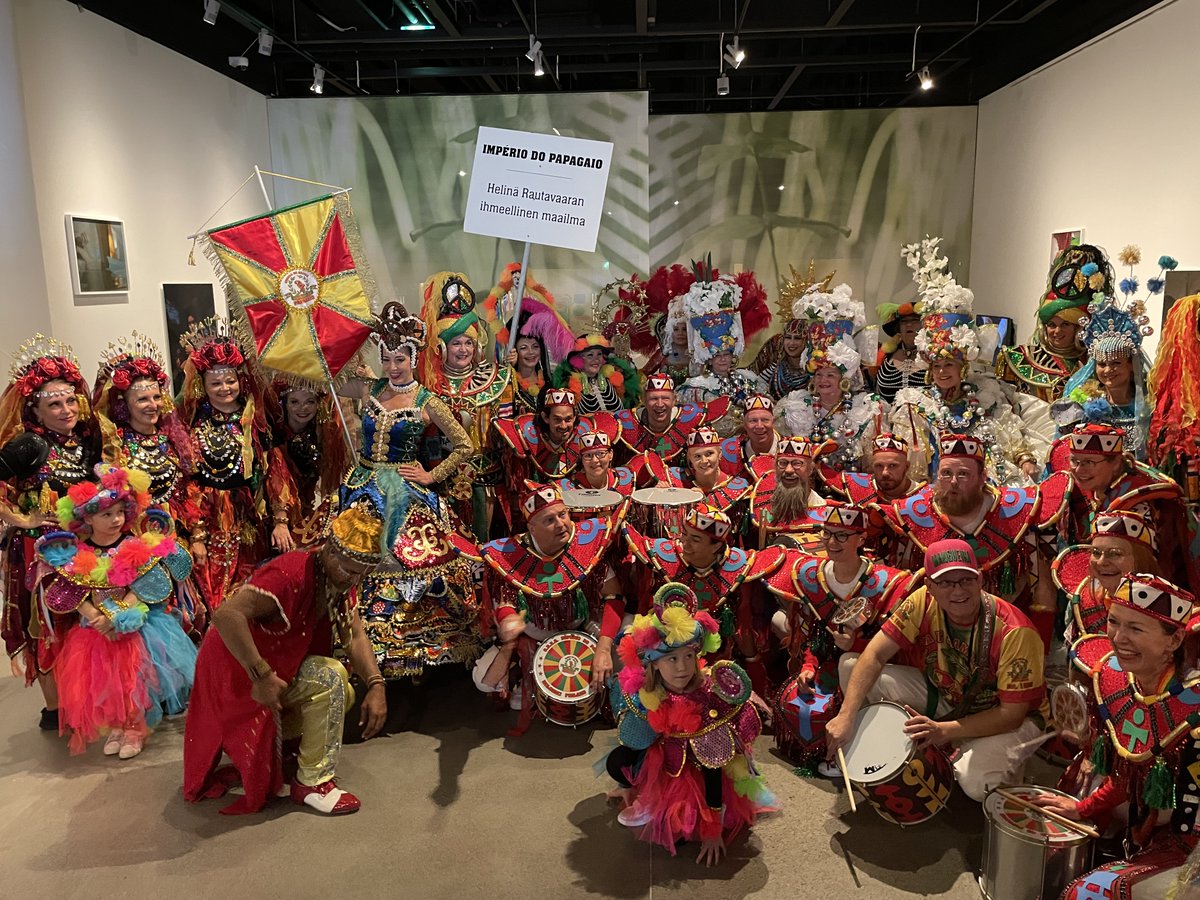Sambakoulu Império de Papagaio ja Helinä Rautavaaran ihmeellinen maailma valloittivat Entressen. Hyvää #Espoo-päivää Espoon keskuksesta! #KulttuuriEspoo #museot