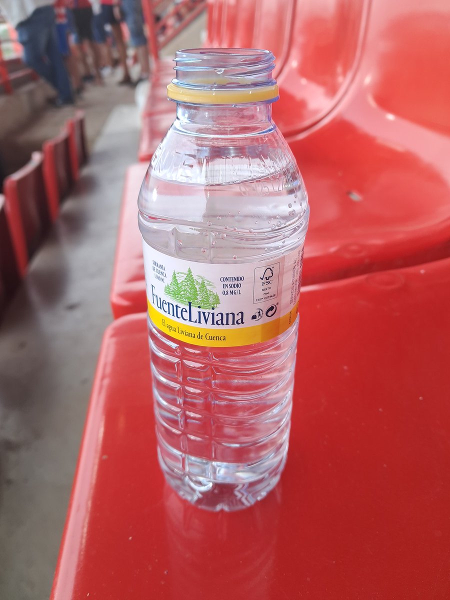 Reflexivius's tweet photo. Gracias por el Agua pero se os han olvidado los fideos... @GranadaCF https://t.co/Rv0SecYlxY