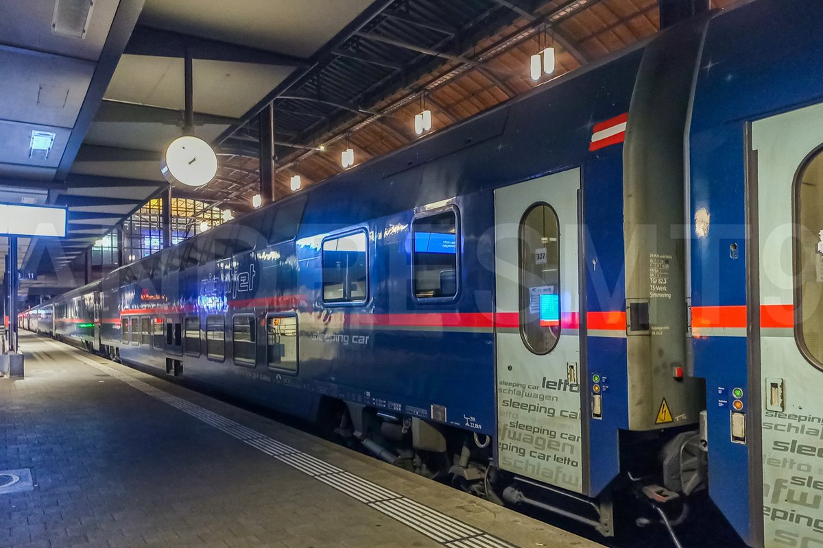 andresmt96's tweet photo. La red de #trenes #nocturnos de la austriaca #ÖBB es una de las más extensas de todo el continente.

Entre los tipos de coches utilizados para cubrir estos servicios se encuentran los de la imagen. En este caso en el servicio #Nighjet #Zúrich- #Hamburgo https://t.co/OArMOWdhde