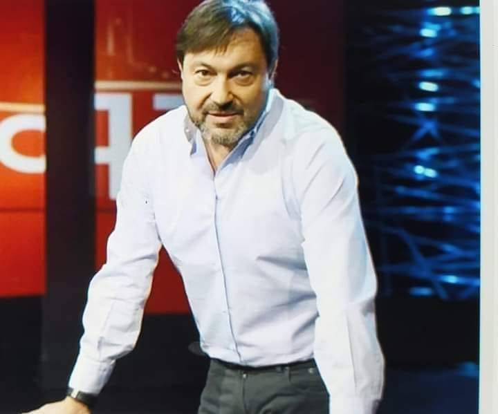 24 agosto 1961
Buon compleanno a Sigfrido Ranucci che ha compiuto 62 anni.
Giornalista con la schiena dritta!
"Passo il mio tempo libero a difendermi dal lavoro che faccio. Ho attraversato indenne circa 70 tra querele e risarcimenti danni, ne ho aperte altrettante.
Io sono libero