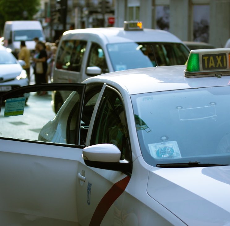 Viaja de forma segura, rápida y cómoda con #Taxi 😉

#TaxiMadrid #Madrid #PillaTaxi
