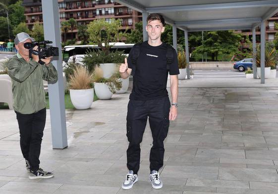 🏴󠁧󠁢󠁳󠁣󠁴󠁿 | 𝙆𝙞𝙚𝙧𝙖𝙣 𝙏𝙞𝙚𝙧𝙣𝙚𝙮 - 𝙏𝙤𝙪𝙘𝙝𝙙𝙤𝙬𝙣 🇪🇸

Kieran Tierney has arrived in Spain to complete a move to Real Sociedad.

The Spaniards finished fourth in La Liga last season &amp; will play in the Champions League this campaign.

All the best KT 💙