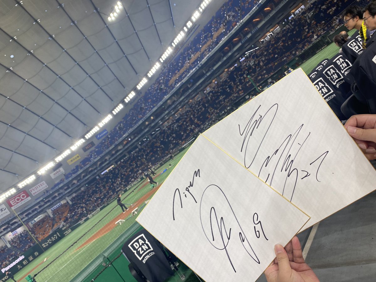 1522buuu's tweet photo. 阪神戦2Days!!!!
どちらも勝利😍めちゃくちゃ嬉しい😭😭
1試合目は 外野 2試合目は エキサイトシートに！
サインも貰えて最高でした🫶🫶
#阪神タイガース #東京ドーム #ARE https://t.co/B9ZuznUxkn