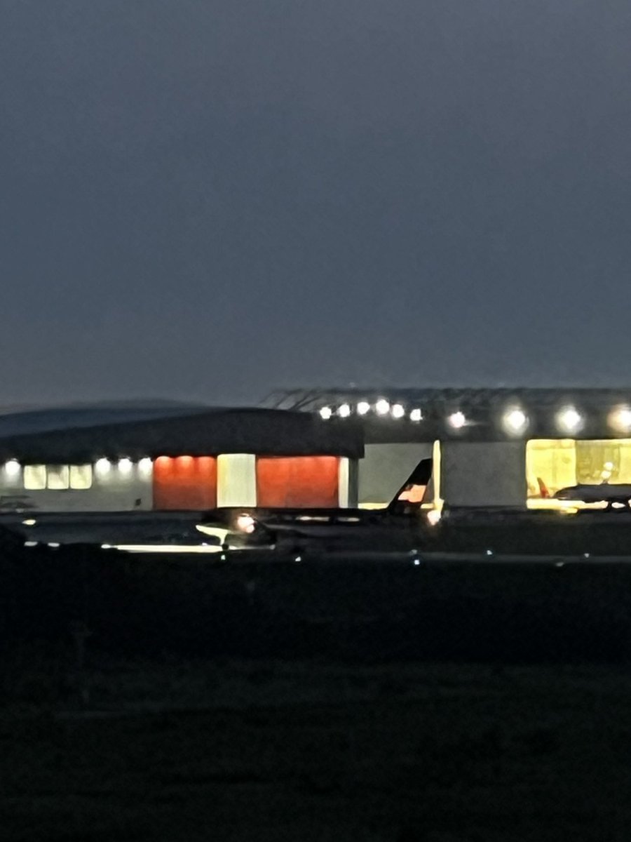 OhhHeyItsAndrew's tweet photo. @elonmusk Saw him leaving ATL last night https://t.co/EycKIj50QH