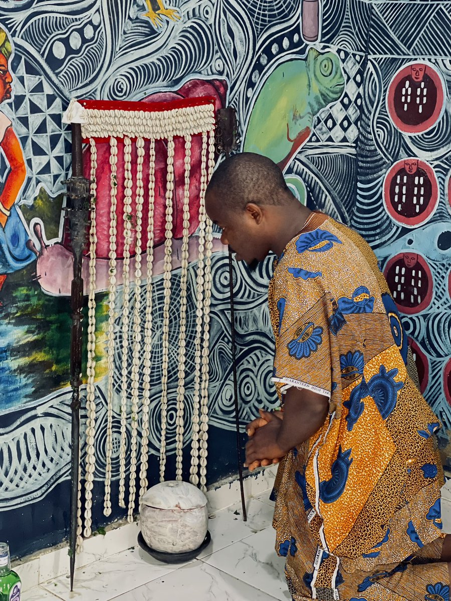 Alabi_olorisa's tweet photo. Eepá òrìsà o 

Òrìṣà Oko
Àgbà ìràwọ̀
Òrìsà to torí òkèlè iyán fún ni ogún ọmọ
Ẹlẹ́rẹ̀kẹ́ egusi

The Òrìṣà of the farm 
The elder of Ìràwọ̀ town
The Òrìṣà who because of one morsel of pounded yam will give his devotee one hundred children

Àse o https://t.co/LiyGIED3Py