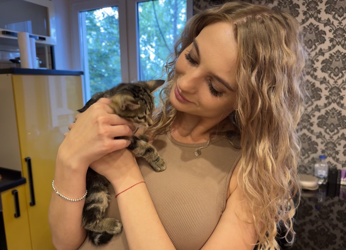 stue_one's tweet photo. А вот и Мао, котик, который обрел теплый домик и где его очень любят ❤️ https://t.co/cNsooLHSiz