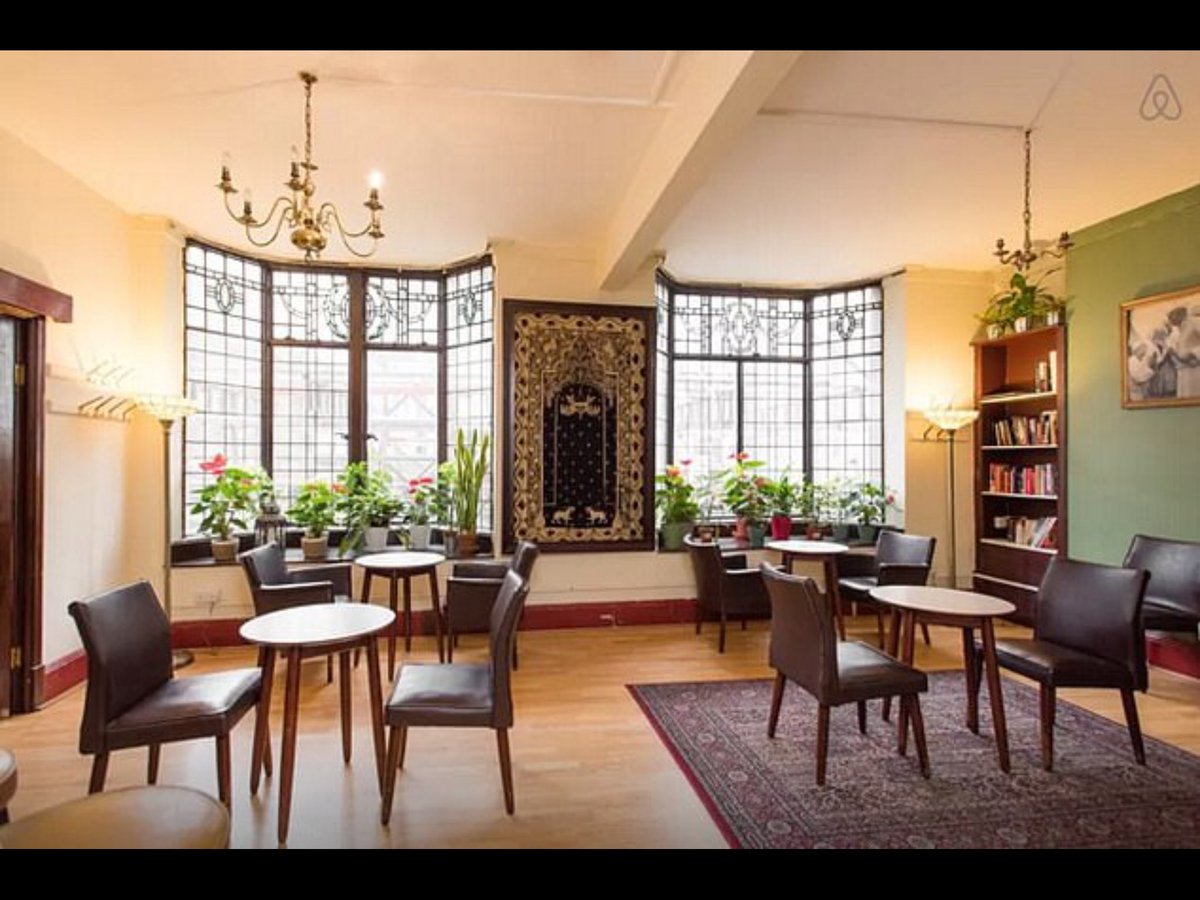 The India Club - founded on The Strand in 1951 - closing next month.😕

It was set up by the India League who campaigned for independence & to promote good relations. 

Founding members included Jawaharlal Nehru, India's first PM & the Countess Mountbatten of Burma.