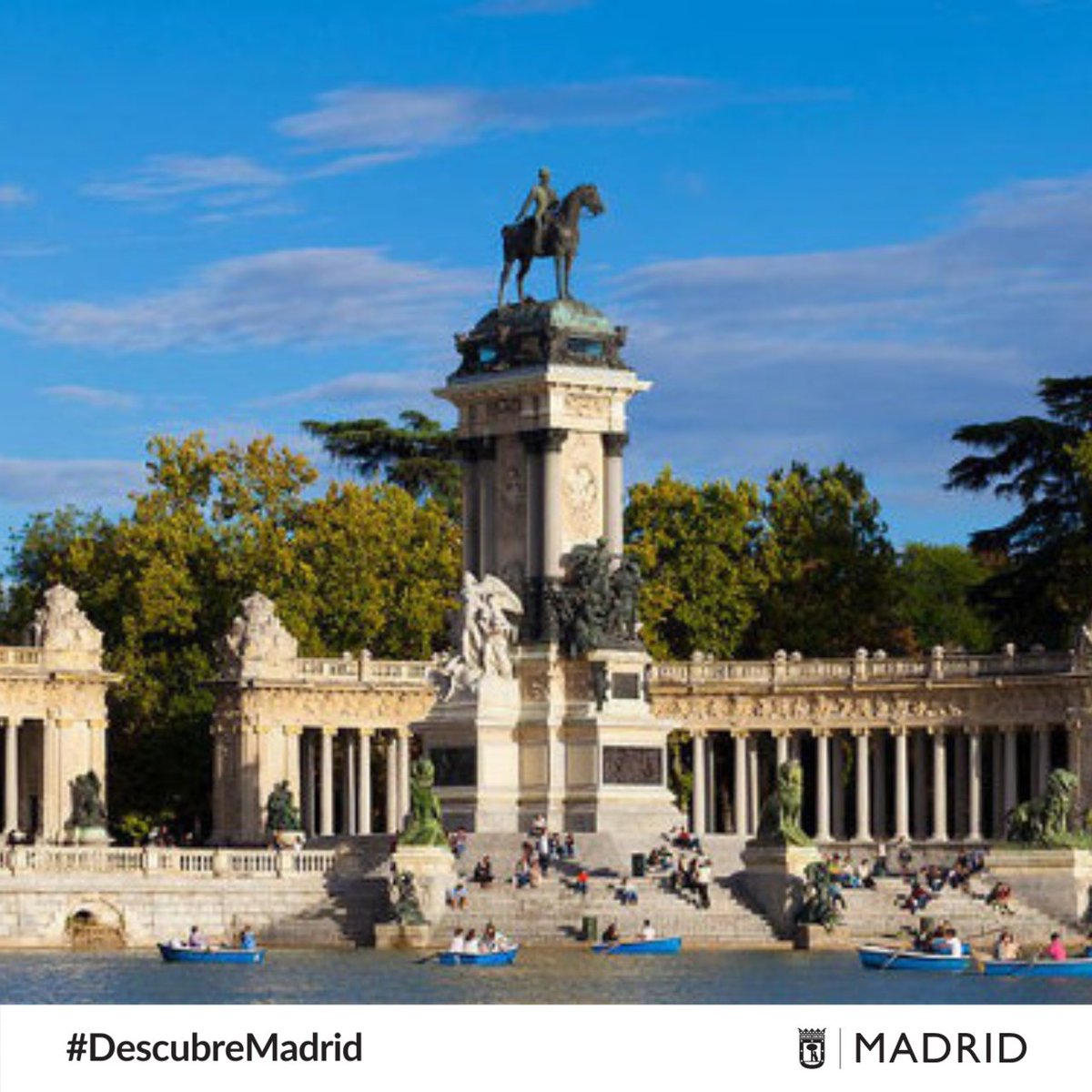 MADRID's tweet photo. 🏛Si habéis estado en el parque de #ElRetiro habréis visto en el hemiciclo del #EstanqueGrande esta estatua ecuestre

💬#DescubreMadrid con nosotros y dinos...👀

¿A que rey representa ?
A) Carlos III
B) Alfonso XII
C) Felipe II https://t.co/qUwFFlPF4O