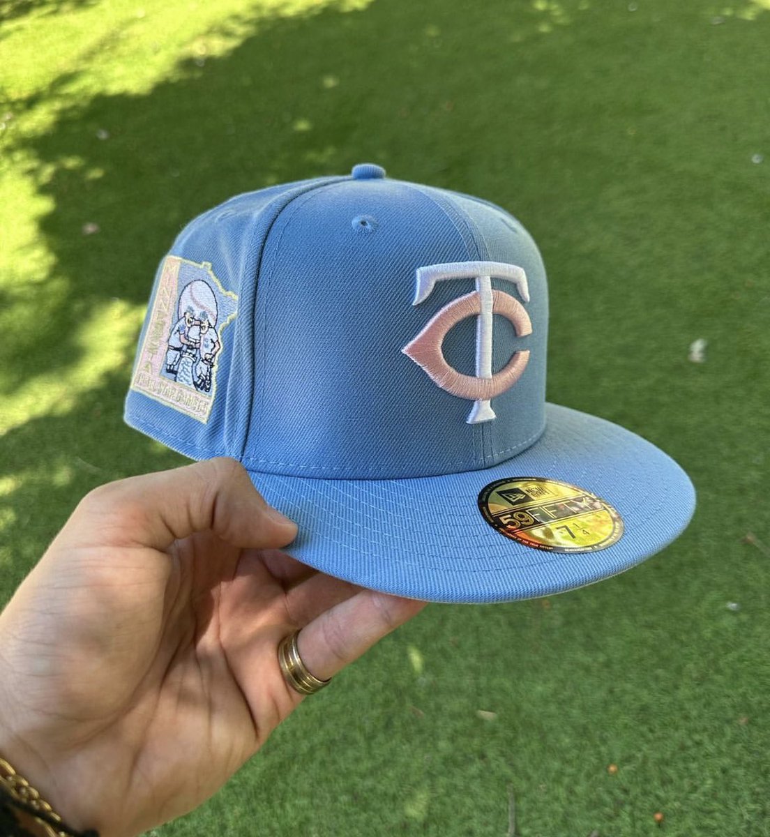 Luisgallego19's tweet photo. Raza, dos camaradas y yo andamos vendiendo gorras bajo pedido en 2 pagos, por si a alguien le interesa y si nos pueden apoyar dando Rt y siguiendo la página en insta estaría a todísima madre https://t.co/DKnF3jY98V