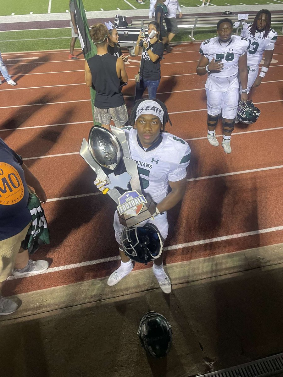 Rushed for 111 yards last night in the battle of 287 vs ennis💪🏾❗️