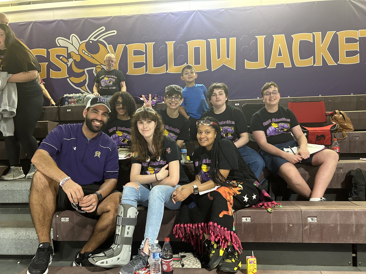 Tigerbots2183's tweet photo. It’s the Red Stick Rumble!  2183 and 9988 are competing along with 25 other teams.  2183 is currently ranked 4th. @HahnvilleHigh @DowCorpsArchive @WeAreOxy https://t.co/QJLWBZLbYV