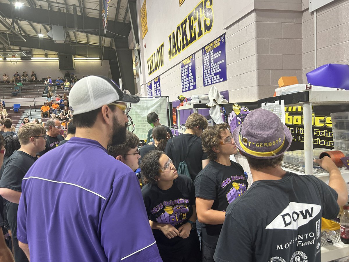 Tigerbots2183's tweet photo. It’s the Red Stick Rumble!  2183 and 9988 are competing along with 25 other teams.  2183 is currently ranked 4th. @HahnvilleHigh @DowCorpsArchive @WeAreOxy https://t.co/QJLWBZLbYV
